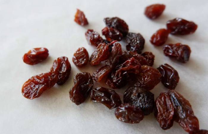 Health Benefits of Eating Raisins wellhealthorganic.com:easy-way-to-gain-weight-know-how-raisins-can-help-in-weight-gain